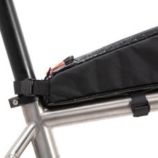Restrap Race Top Tube Bag Long – detail zadného uchytenia