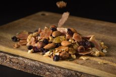 Adventure Menu | Trailmix s brusnicami