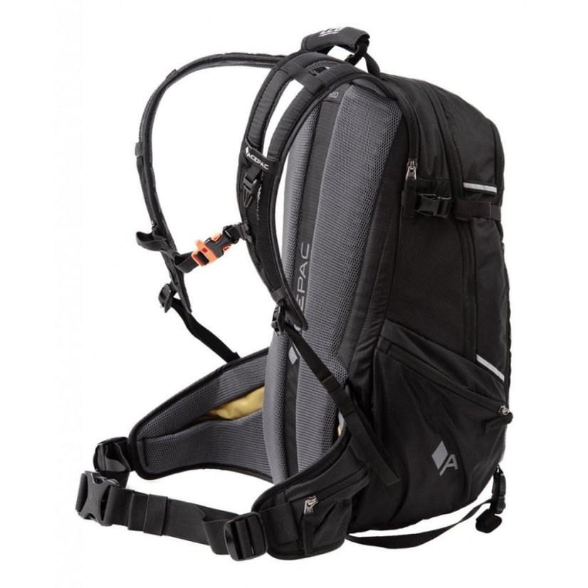 Acepac Flite 20 MKIII – čierny variant, chrbtový systém a bedrový pás