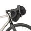 Restrap Holster Bar Bag Plus – bočný profil na gravel bicykli