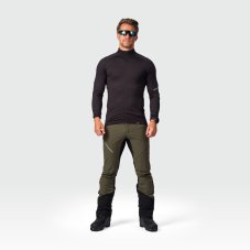 Bukovec II Black – mikina na modeli, ďalší pohľad