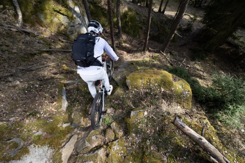 Acepac Flite 20 MKIII – cyklistický batoh pri jazde v teréne