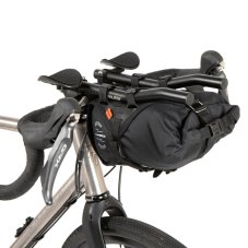 Restrap Race Aero Bar Bag – predný pohľad na osadenú tašku Restrap Race Aero Bar Bag – predný pohľad na osadenú tašku