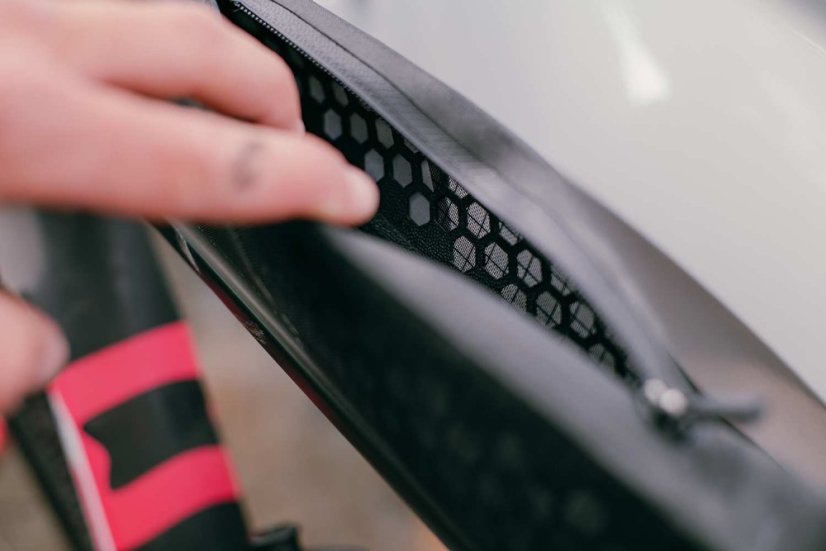Apidura Aero Bolt-On Long Top Tube Module – detail vnútorného priestoru