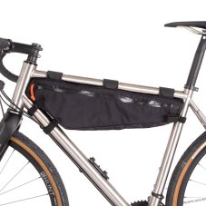 Restrap Frame Bag L – pohľad z opačnej strany bicykla Restrap Frame Bag L – pohľad z opačnej strany bicykla