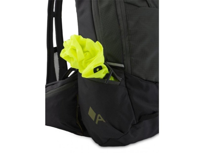 Acepac Flite 6 Exp MKIII – integrovaná pláštenka v spodnom vrecku